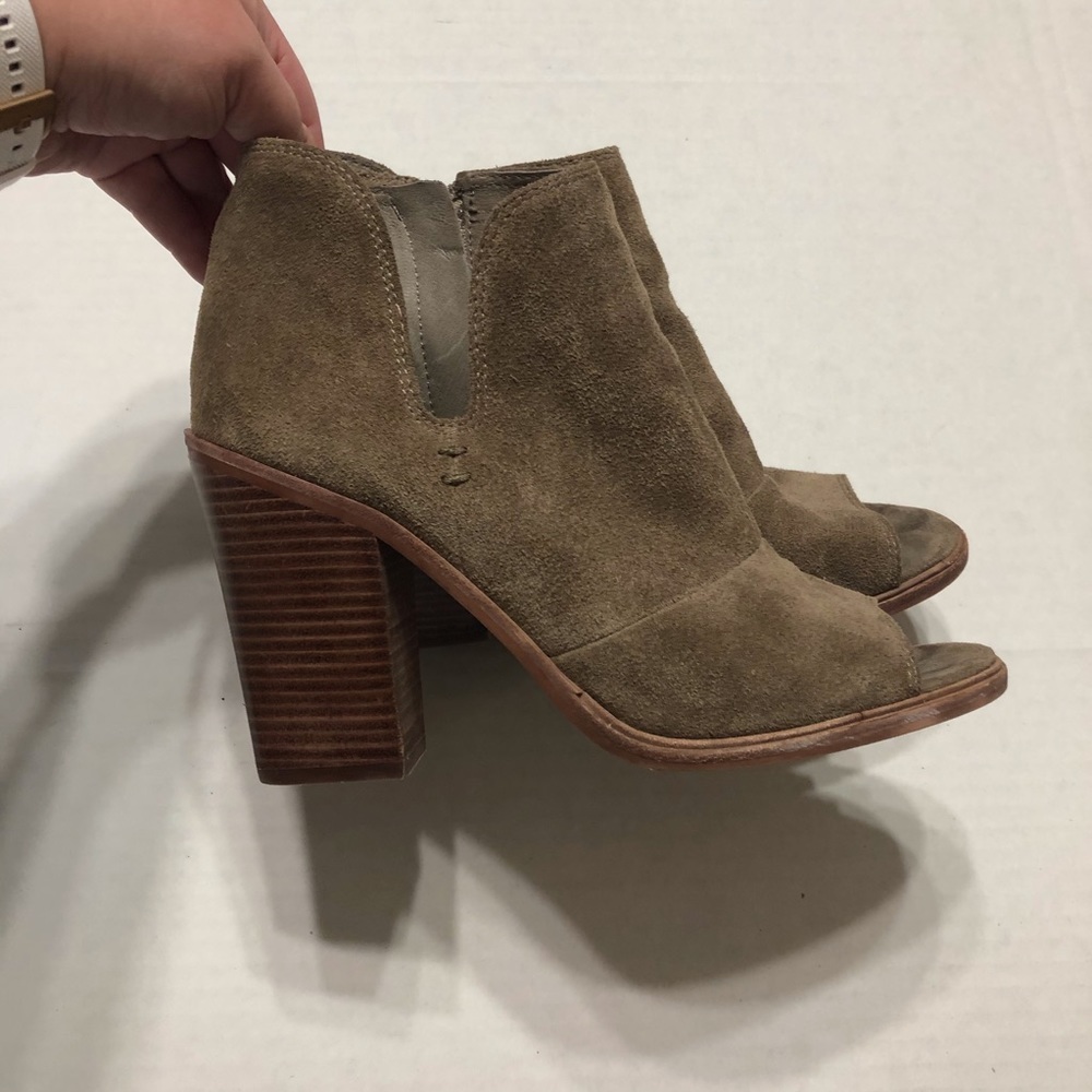 Vince Camuto Katleen Booties - Picture 10 of 13